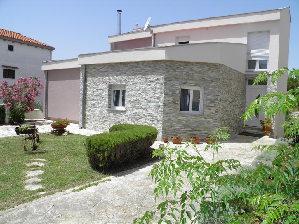 Apartments Mirakul Zara Esterno foto
