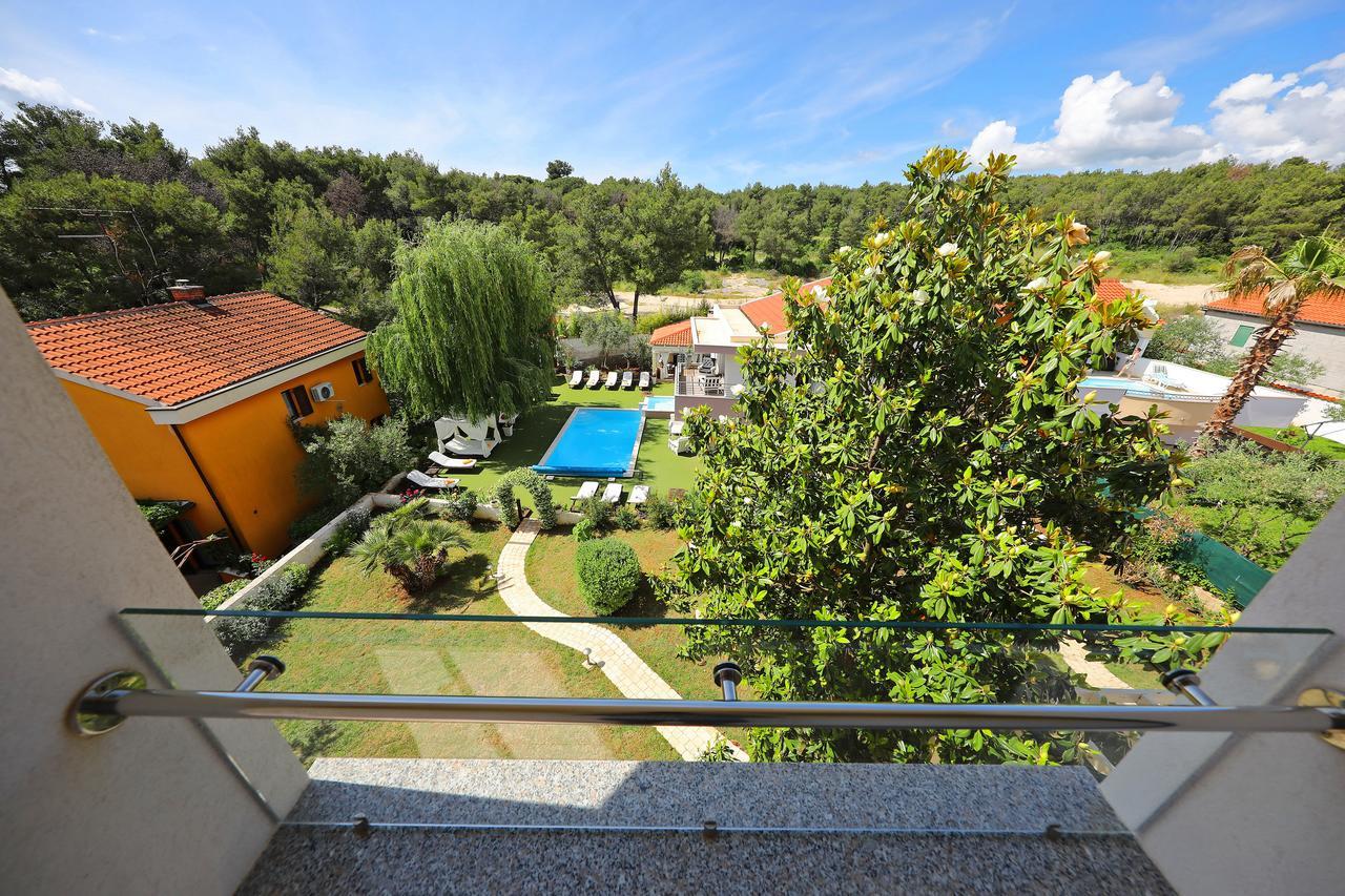 Apartments Mirakul Zara Esterno foto